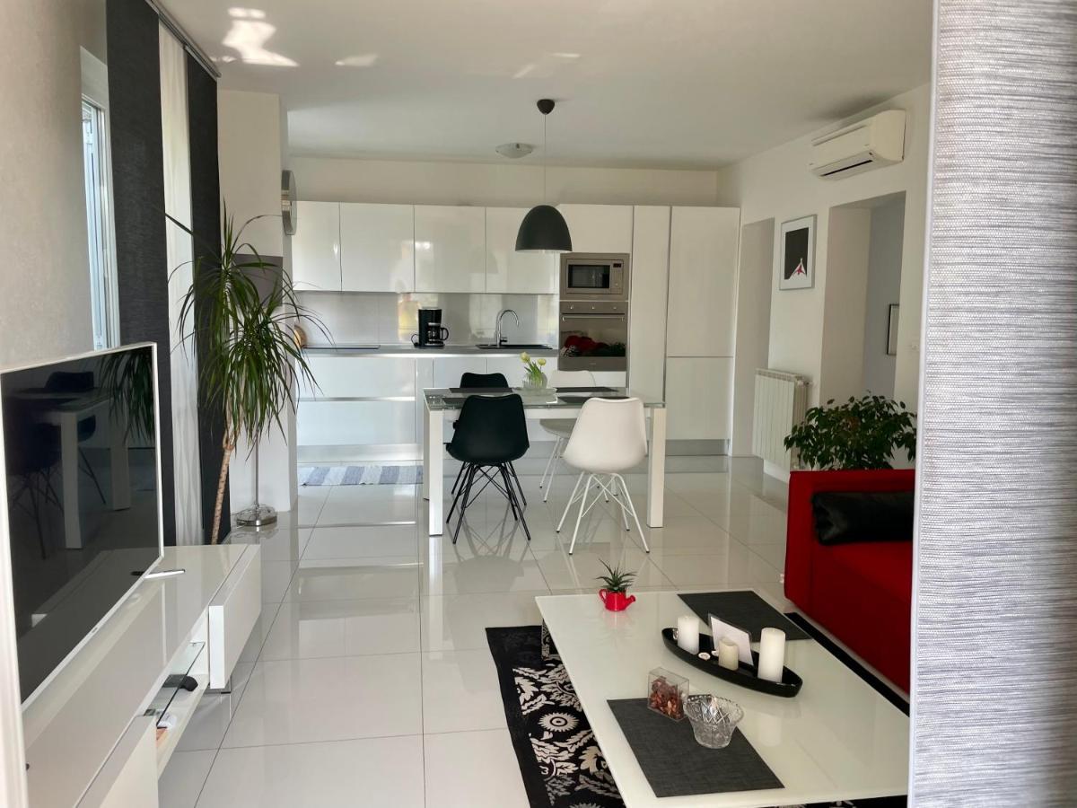 Apartments Bloom Near The Beach Porec Luaran gambar